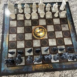 Lord Of The Rings, the battle of the middle earth Chess Set
